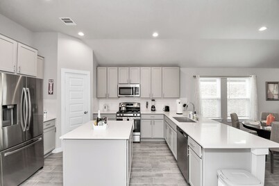 Exquisite 4 Bedroom Brand New Home in Katy