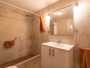 Apartment | Bathroom