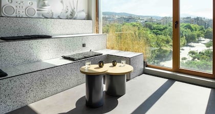 Zeus is Loose Hostel