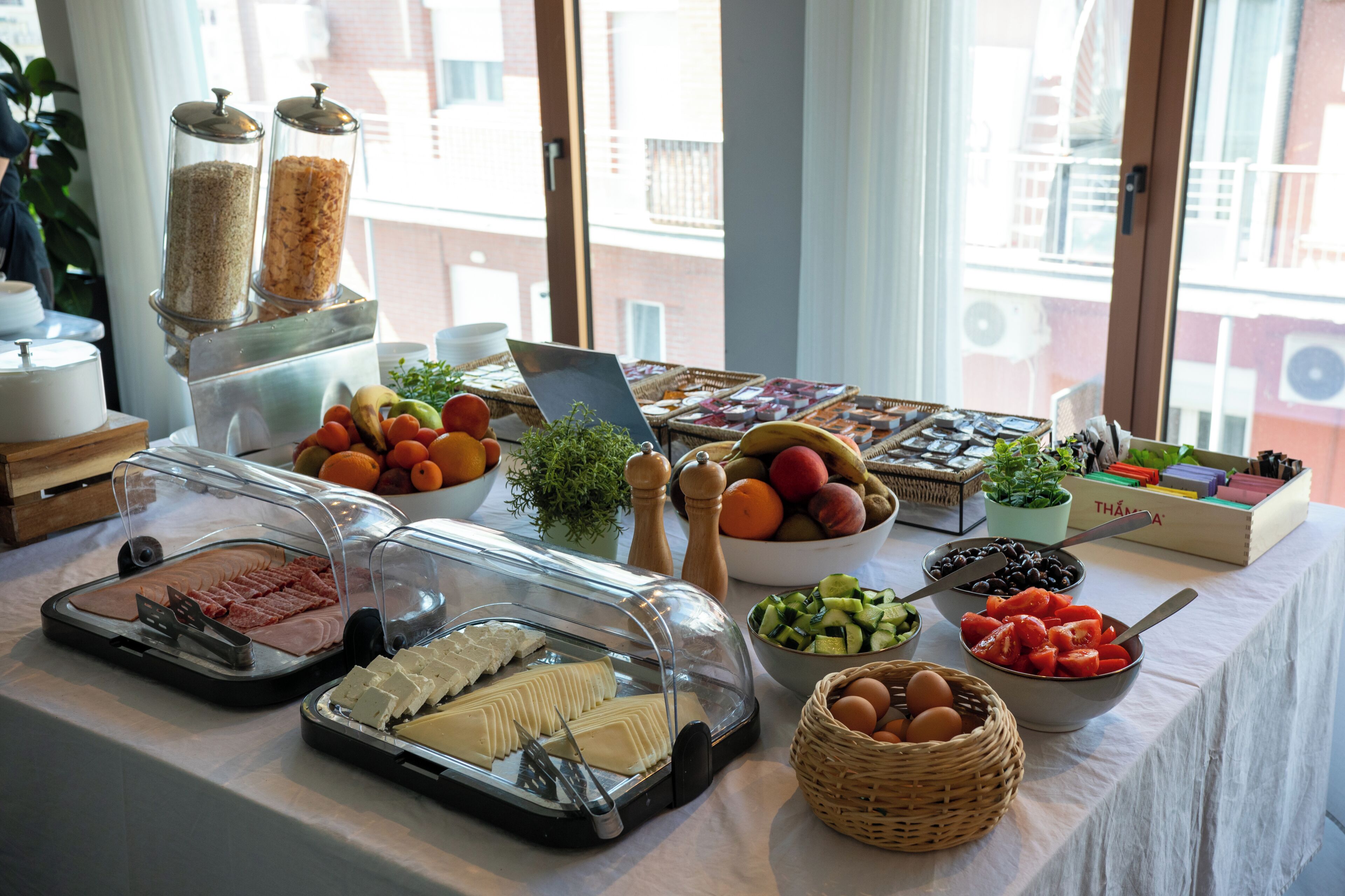 Se ofrece un desayuno bufé todos los días (por un coste adicional)