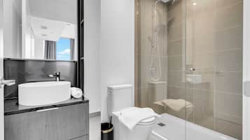 Luxury Condo, Balcony, Courtyard View | Bathroom