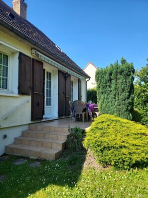 تناول الطعام بالخارج