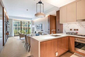 Fridge, microwave, oven, dishwasher - Amazing 1 bed at Address Opera (Dubai)