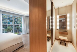1 bedroom, desk, iron/ironing board, WiFi