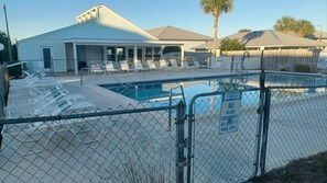 Et oppvarmet basseng