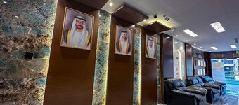 Gold Sky Avenue Hotel