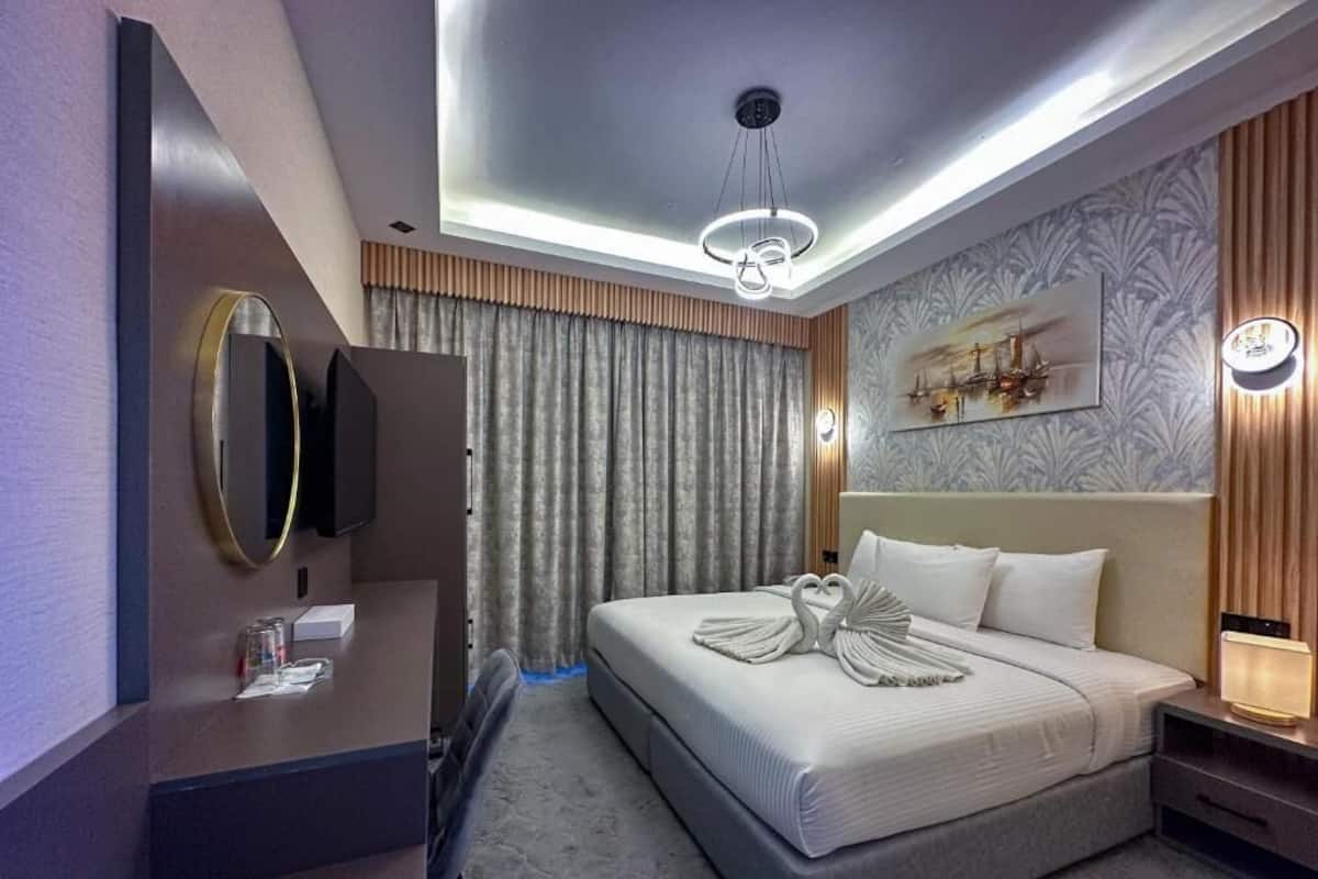 Standard Double Room | In-room safe, laptop workspace, free WiFi