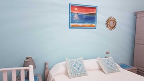 1 habitación, tabla de planchar con plancha, wifi gratis y ropa de cama