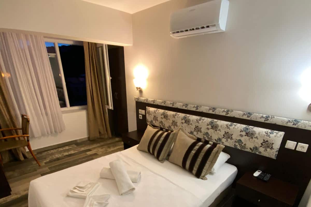 Standard Double Room, Hill View | WiFi (free)