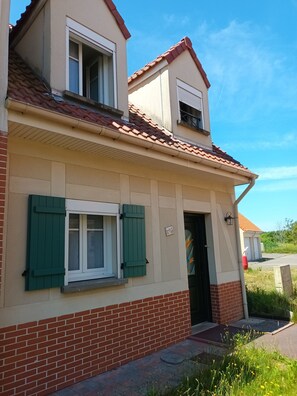 Exterior - Maison Entière Située Dans un Hameau Clôturé, Avec Place de Parking Privative ! (Berck)