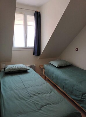 3 bedrooms, iron/ironing board, free WiFi