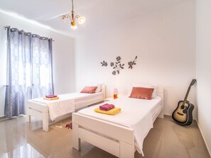 Villa | 6 bedrooms, individually furnished, iron/ironing board, bed sheets - Large Villa With Swimming Pool and Fenced Garden (Sveti Lovrec)