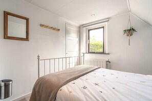 2 間睡房、可攜式嬰兒床、Wi-Fi、床單