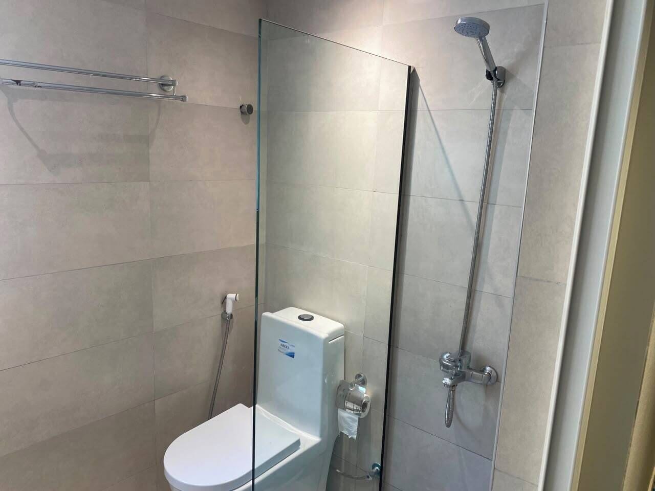 Standard Triple Room | Bathroom | Free toiletries, hair dryer, slippers