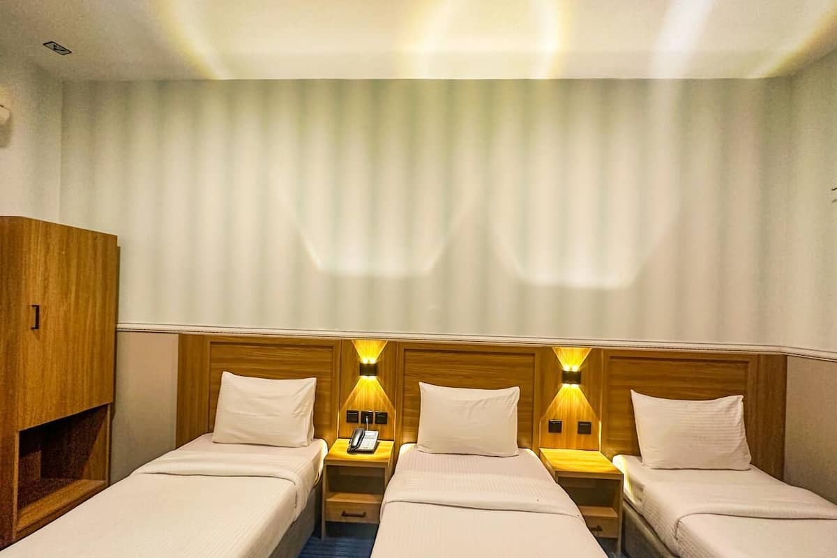 Standard Triple Room | Living area