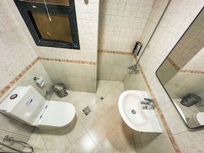 Kostenlose Toilettenartikel, Haartrockner, Hausschuhe
