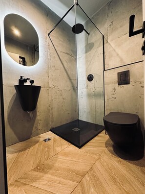 Dusche, Haartrockner, Handtücher, Seife