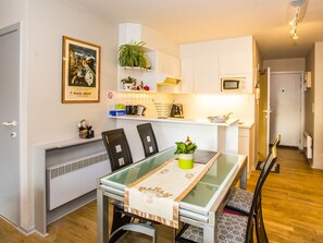 Dining - Cozy Stay Near the Coast (Middelkerke)