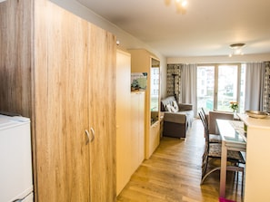 Apartment | Dining - Cozy Stay Near the Coast (Middelkerke)