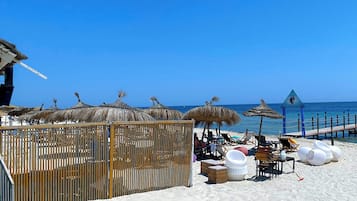Playa privada, bar en la playa