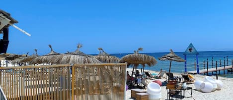 En privat strand, strandbarer