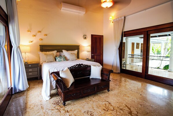 5 bedrooms, iron/ironing board, WiFi, bed sheets