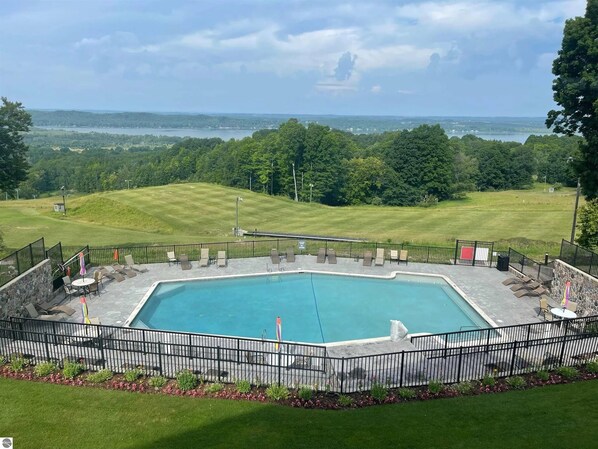 Piscine couverte, piscine extérieure