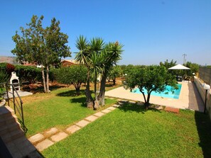 Hus | Basseng | Innendørsbasseng og utendørsbasseng