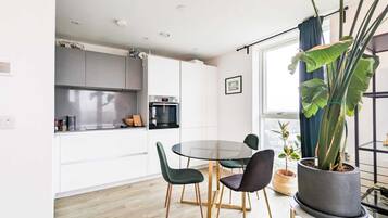 Basic Apartment | Private kitchen | Fridge, oven, dishwasher, electric kettle
