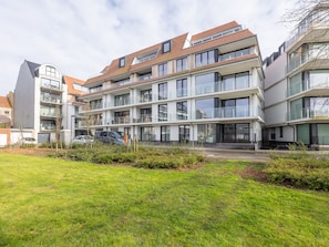 Apartment | Exterior - Corner Apartment in the Center With 3 Bedrooms (Middelkerke)