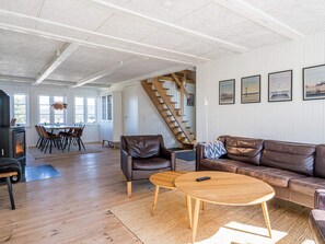 House | Dining - 6 Person Holiday Home in Henne (Henne)