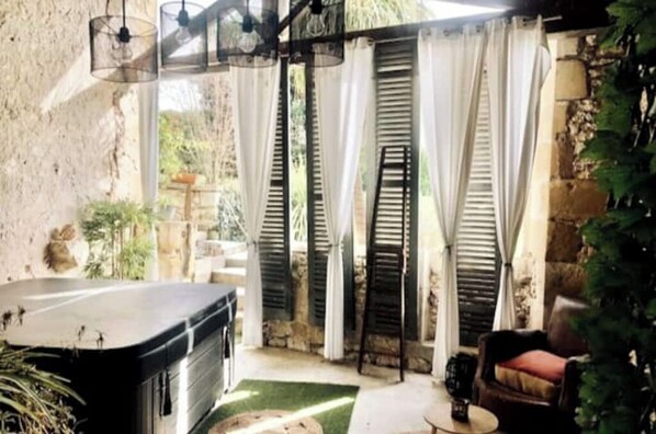 المنشأة من الداخل