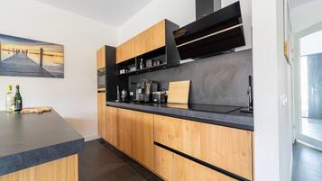 House | Private kitchen | Electric kettle, highchair
