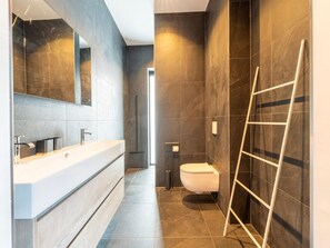 Bathroom - Watervilla in Beautiful Area Near Harderwijk (Zeewolde)