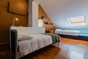 3 bedrooms, iron/ironing board, free WiFi, bed sheets