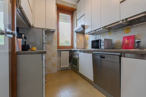 Réfrigérateur, micro-ondes, four, lave-vaisselle