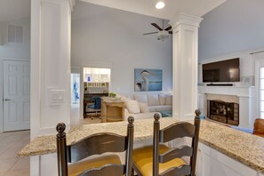Interior - STYLISH 2BR VILLA IN SHIPYARD WITH POOL, TENNIS, & BEACH ACCESS (Hilton Head Island)