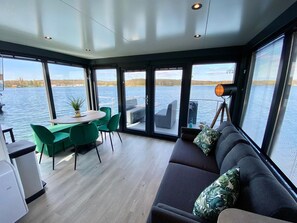Living area - Houseboat Mookerplas With a View (Middelaar)