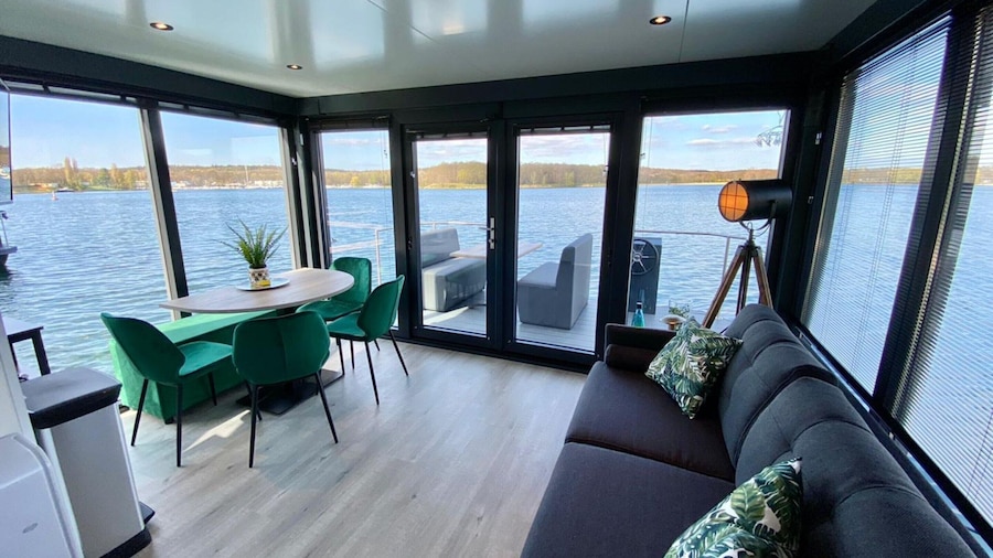 Houseboat Mookerplas With a View