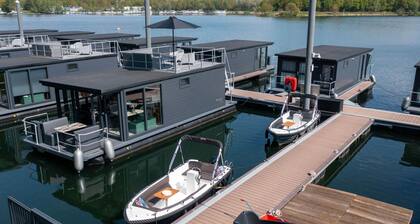 Houseboat Mookerplas With a View