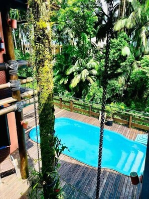 حمّام سباحة خارجي