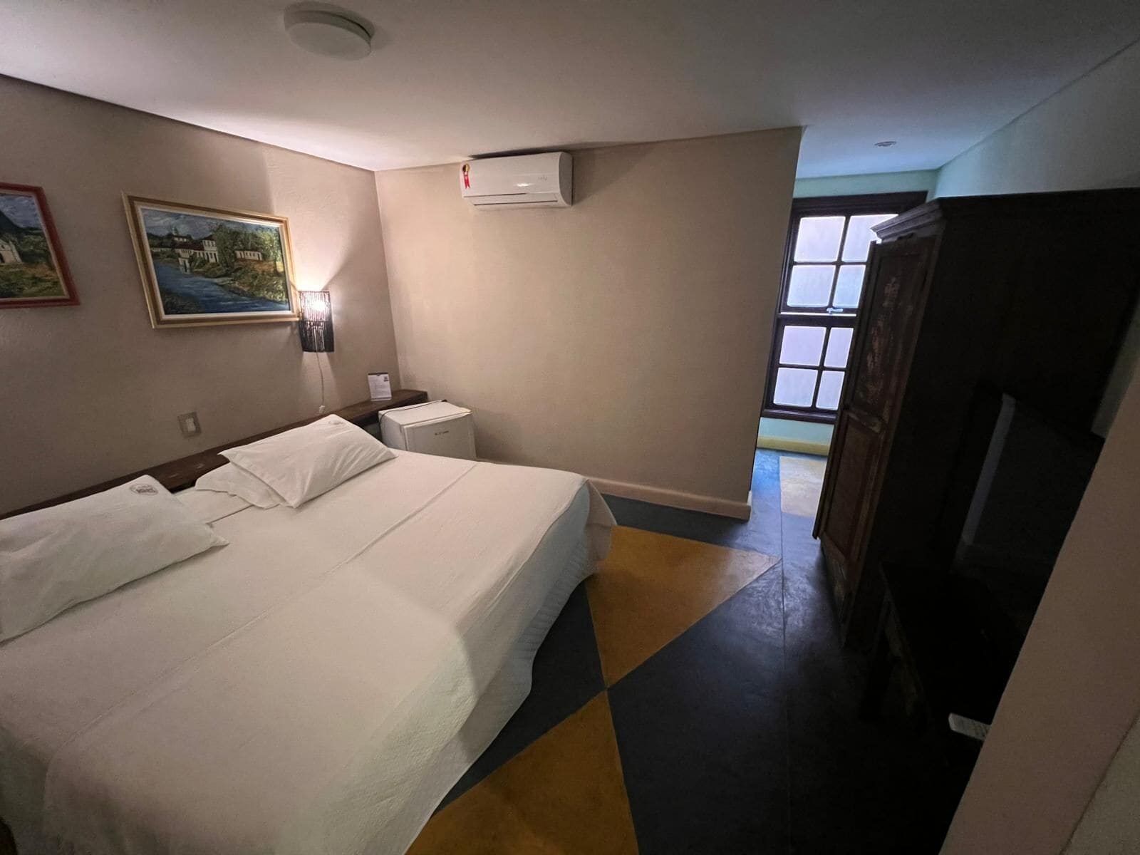 Rom – basic | Safe på rommet, blendingsgardiner og wi-fi (inkludert)