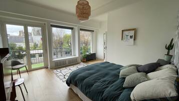 5 slaapkamers, een strijkplank/strijkijzer, reisbedje, wifi