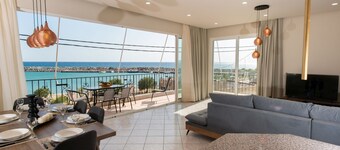 3 bedroom apartment with harbor view - near the beach