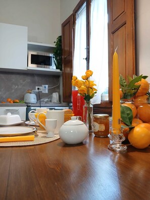 Fridge, microwave, oven, stovetop - Guelfa56: delightful apartment with air conditioning in the center (Firenze)
