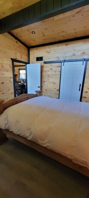 2 bedrooms, desk, iron/ironing board, free WiFi - The Bourbon House (Jamestown)