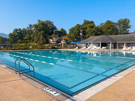 Seasonal outdoor pool, open 10:00 AM to 8:00 PM, pool umbrellas