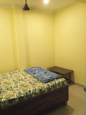 Soundproofing, free WiFi, bed sheets - Goroomgo Satkar Residency Varanasi (Varanasi)