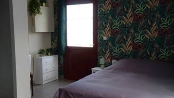1 bedroom, bed sheets