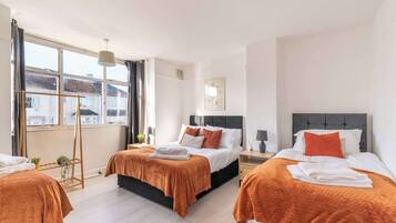 3 bedrooms, iron/ironing board, WiFi, bed sheets